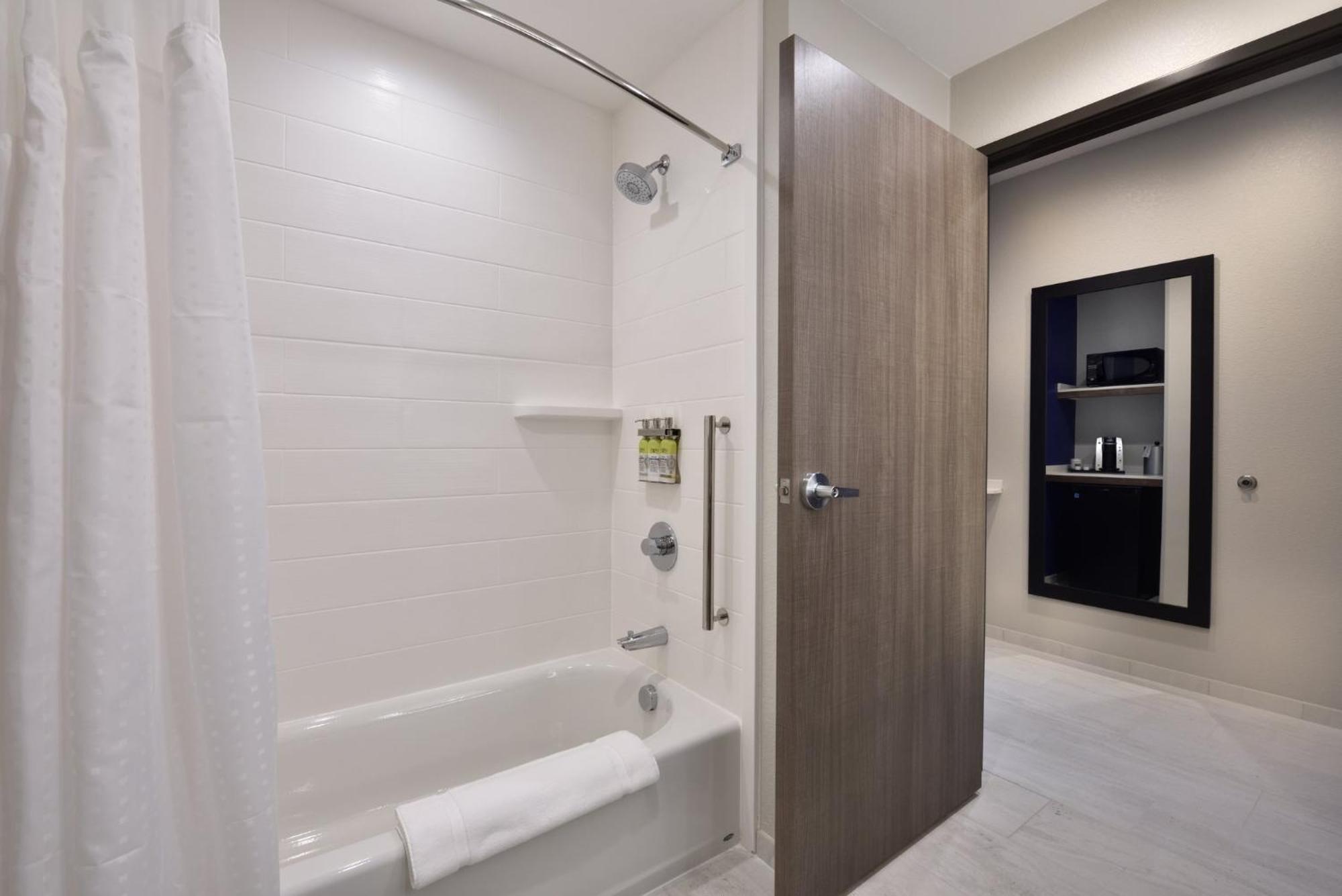Holiday Inn Express & Suites Spring - Woodlands Area By Ihg Экстерьер фото